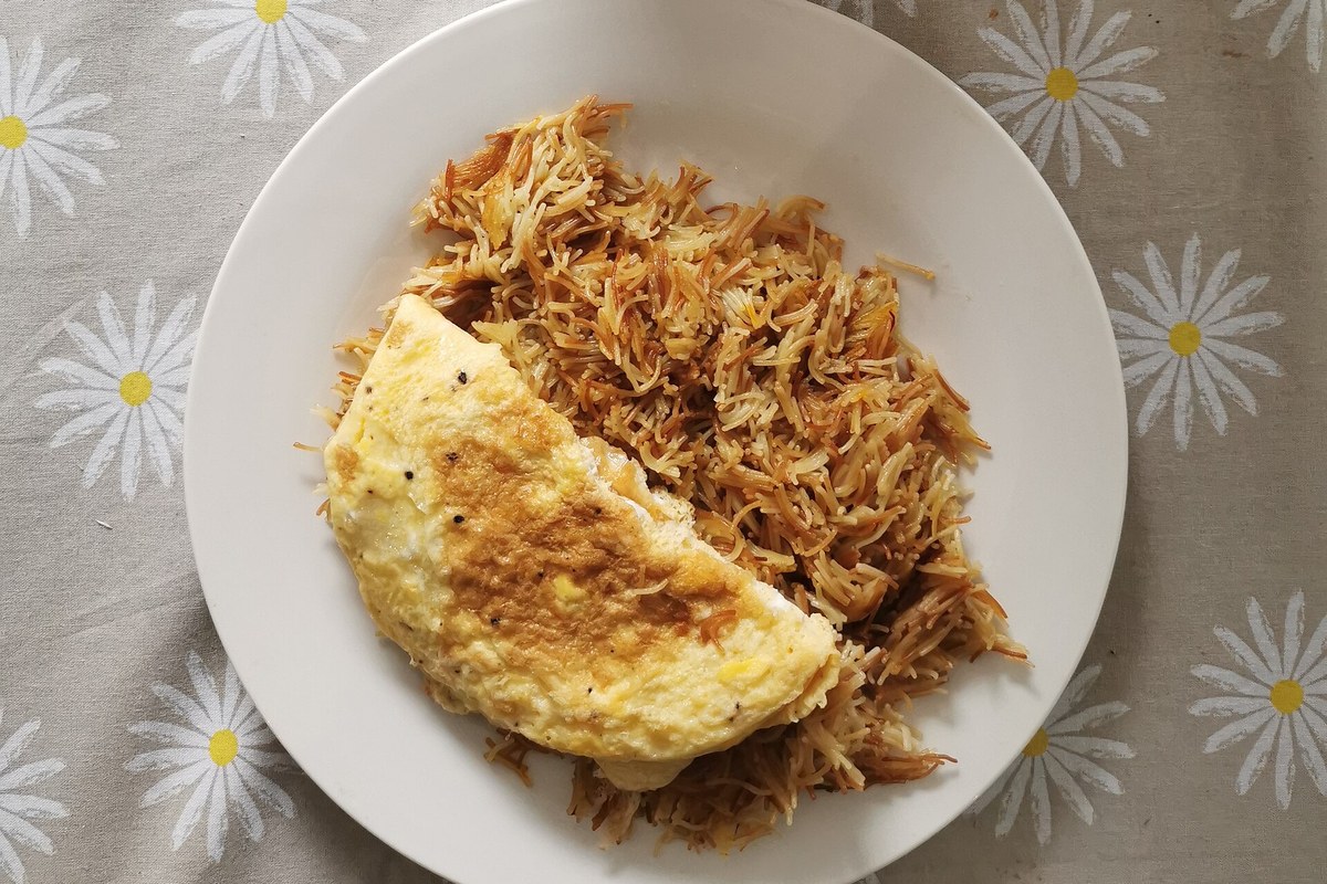 Balaleet with Egg (sweet vermicelli)